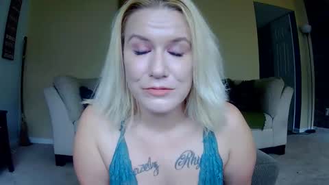 Snapshot of rhondarump chatting on October 29, 2025, 3:03 pm rhondarump online show from October 29, 2025, 3:03 pm