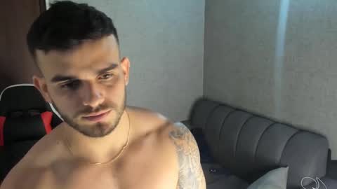 ricardogonzalez666 online show from January 26, 2025, 2:24 am