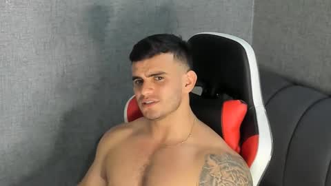 ricardogonzalez666 online show from February 4, 2025, 11:38 pm