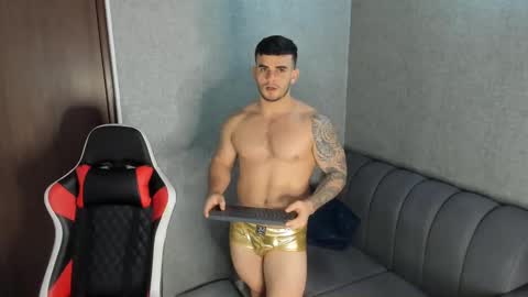 ricardogonzalez666 online show from February 9, 2025, 9:06 pm