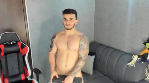 ricardogonzalez666 online show from February 24, 2025, 4:26 pm