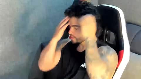 ricardogonzalez666 online show from October 12, 2025, 11:37 pm