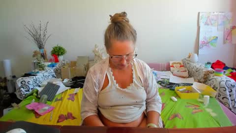 Snapshot of richlucky555 chatting on September 25, 2025, 12:31 pm Anna - not anna - right Anna online show from September 25, 2025, 12:31 pm