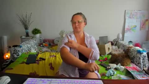 Snapshot of richlucky555 chatting on October 21, 2025, 12:28 pm Anna - not anna - right Anna online show from October 21, 2025, 12:28 pm