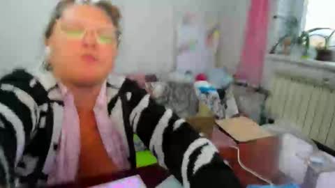 Snapshot of richlucky555 chatting on October 22, 2025, 1:11 pm Anna - not anna - right Anna online show from October 22, 2025, 1:11 pm