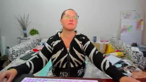 Snapshot of richlucky555 chatting on December 15, 2025, 1:04 pm Anna - not anna - right Anna online show from December 15, 2025, 1:04 pm