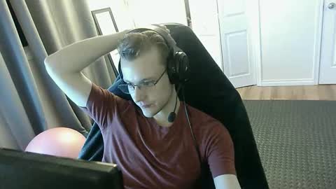 Snapshot of rickgosling chatting on December 17, 2025, 12:00 pm rickgosling online show from December 17, 2025, 12:00 pm