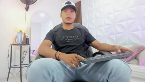 Ricky  online show from November 23, 2025, 2:28 pm