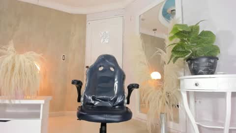 Snapshot of ricobrown777 chatting on November 17, 2025, 3:56 am RicoBrowm online show from November 17, 2025, 3:56 am