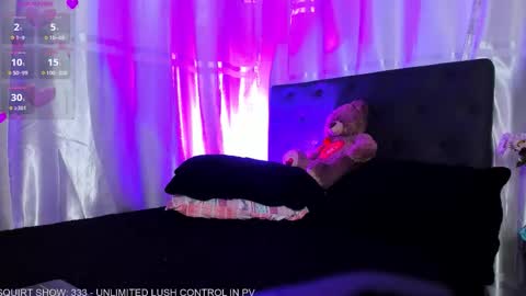 Snapshot of riley_black chatting on November 11, 2025, 8:20 pm Bela online show from November 11, 2025, 8:20 pm