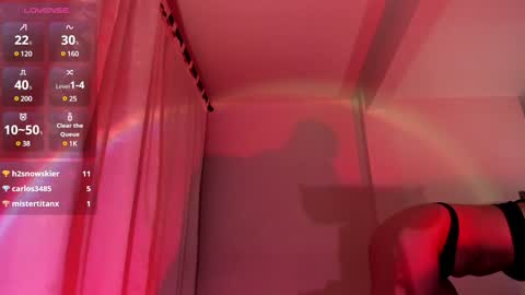 Snapshot of riley_skye_ chatting on January 31, 2025, 8:32 am RAILEY online show from January 31, 2025, 8:32 am