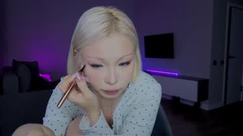 rileymee online show from November 26, 2025, 3:18 am