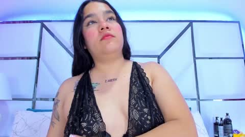 Snapshot of rileysweett chatting on January 27, 2025, 11:32 am Riley online show from January 27, 2025, 11:32 am