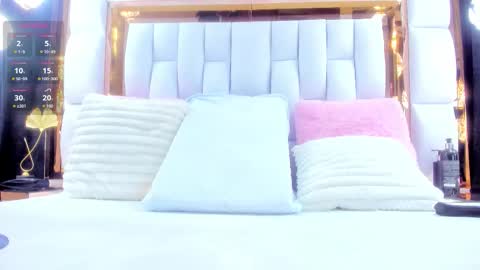 Snapshot of rileysweett chatting on November 23, 2025, 11:43 am Riley online show from November 23, 2025, 11:43 am