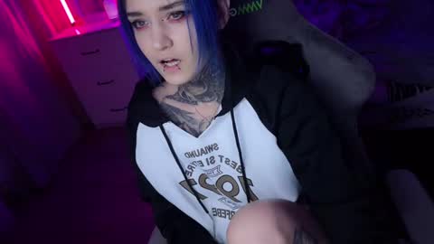   DianaBrite            fansl y online show from February 28, 2025, 4:42 pm