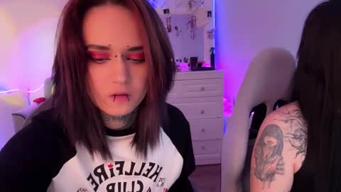   DianaBrite            fansl y online show from November 16, 2025, 12:33 pm