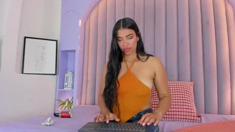 RIRI  online show from October 27, 2025, 8:02 pm