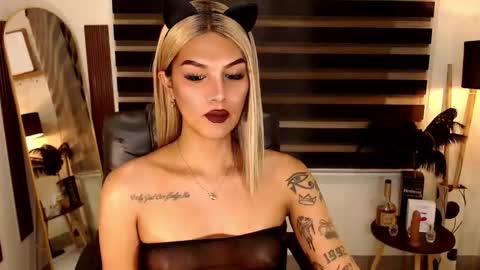 Snapshot of ririmoorets chatting on November 17, 2025, 7:36 am riri online show from November 17, 2025, 7:36 am