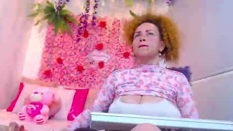 Snapshot of risitos_de_oro_ chatting on October 17, 2025, 5:59 pm Risitos De Oro online show from October 17, 2025, 5:59 pm