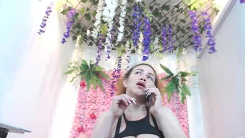 Snapshot of risitos_de_oro_ chatting on December 14, 2025, 12:32 pm Risitos De Oro online show from December 14, 2025, 12:32 pm