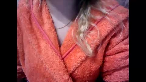 RiveraMaureen online show from November 4, 2025, 10:53 pm