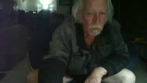 Snapshot of riverratggg chatting on December 22, 2024, 10:15 pm riveratggg online show from December 22, 2024, 10:15 pm