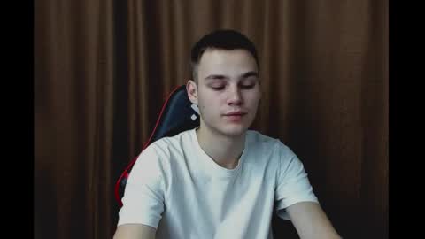 robert10211 online show from December 18, 2024, 5:52 pm