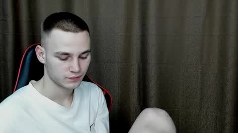 robert10211 online show from December 29, 2024, 9:20 pm