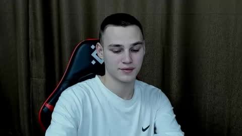 robert10211 online show from January 7, 2025, 7:17 pm