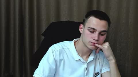 robert10211 online show from September 16, 2025, 6:20 pm