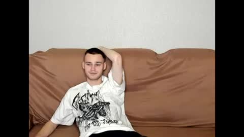 robert10211 online show from October 31, 2025, 9:05 pm