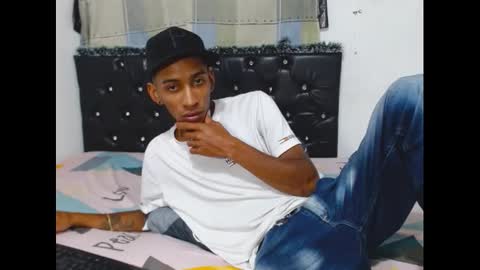 roberthycami2123 online show from December 4, 2025, 4:11 am