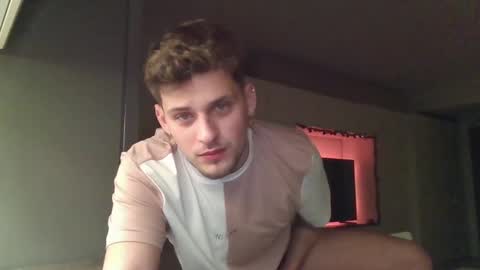 Snapshot of roberto_twink1 chatting on December 14, 2024, 3:04 pm Roberto online show from December 14, 2024, 3:04 pm