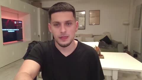 Snapshot of roberto_twink1 chatting on November 2, 2025, 4:42 pm Roberto online show from November 2, 2025, 4:42 pm