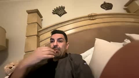 roblatino12 online show from December 14, 2024, 11:01 pm