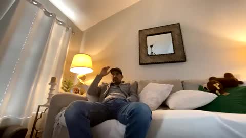 roblatino12 online show from December 30, 2024, 1:58 pm