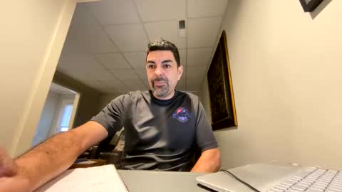 roblatino12 online show from February 5, 2025, 5:09 pm