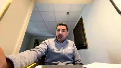 roblatino12 online show from November 4, 2025, 3:33 pm