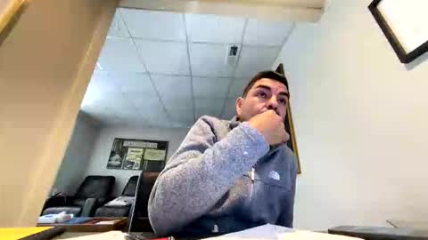 roblatino12 online show from November 14, 2025, 3:33 pm