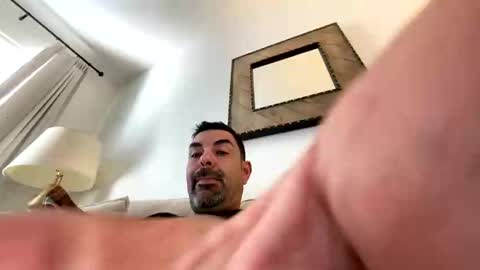 roblatino12 online show from November 15, 2025, 7:43 pm