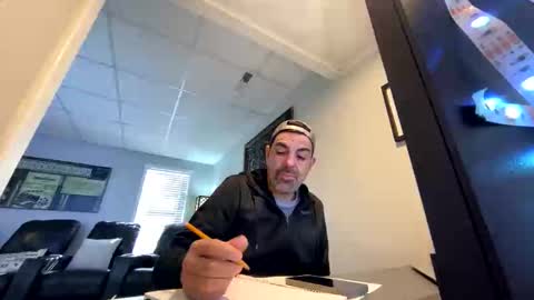 roblatino12 online show from December 16, 2025, 5:29 pm