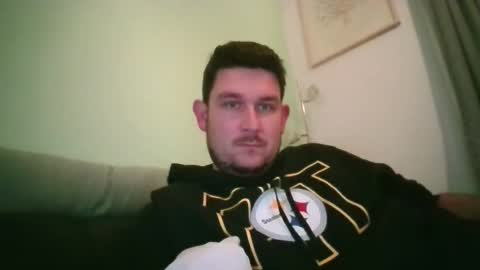 Snapshot of robtheman94 chatting on November 2, 2025, 10:01 pm Robin online show from November 2, 2025, 10:01 pm