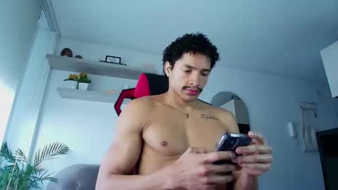 roby_millerr online show from November 8, 2025, 3:01 pm