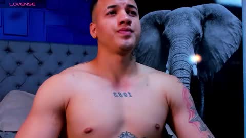 Snapshot of rocco_santos chatting on September 23, 2025, 5:43 am rocco_santos online show from September 23, 2025, 5:43 am