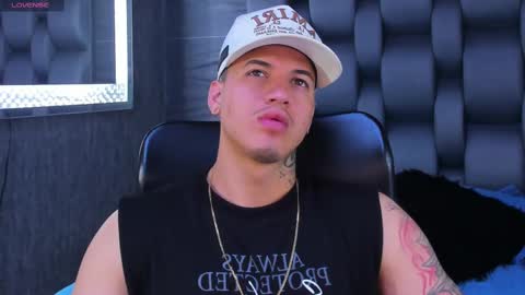 Snapshot of rocco_santos chatting on November 9, 2025, 12:42 am rocco_santos online show from November 9, 2025, 12:42 am