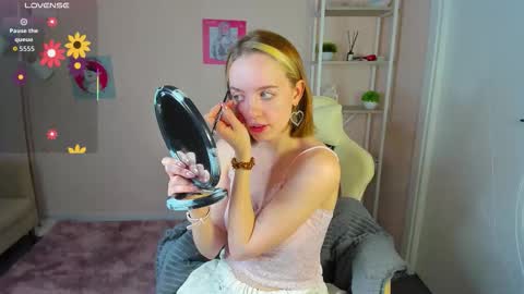 Snapshot of rockett_bunny chatting on September 26, 2025, 11:42 pm Rockett online show from September 26, 2025, 11:42 pm