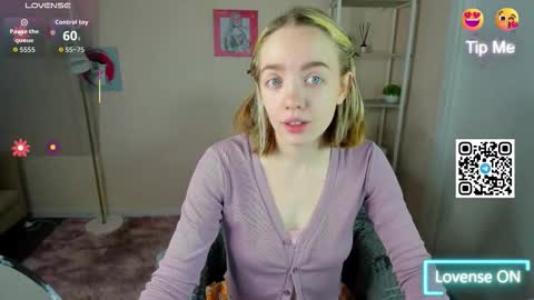 Snapshot of rockett_bunny chatting on October 5, 2025, 1:26 am Rockett online show from October 5, 2025, 1:26 am