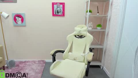 Snapshot of rockett_bunny chatting on October 19, 2025, 1:06 am Rockett online show from October 19, 2025, 1:06 am