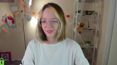 Snapshot of rockett_bunny chatting on October 21, 2025, 1:06 am Rockett online show from October 21, 2025, 1:06 am