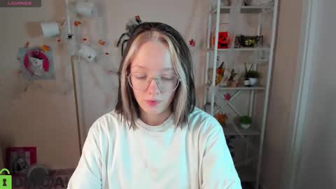 Snapshot of rockett_bunny chatting on October 27, 2025, 12:58 am Rockett online show from October 27, 2025, 12:58 am